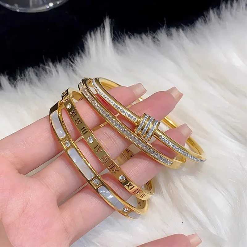 Luxury Gold Plated Bangles Jewelry Womens Hand Stainless Steel Bangle Gifts for Women Fashion Accessories Mothers Day M251217