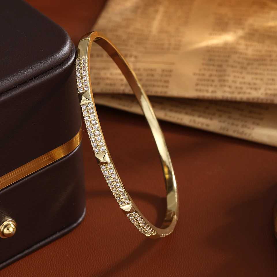 ZAKOL Shiny Full Zircon Bangle For Women Minimalist Fashion Geometric CZ Birthday Jewelry Gifts M251217