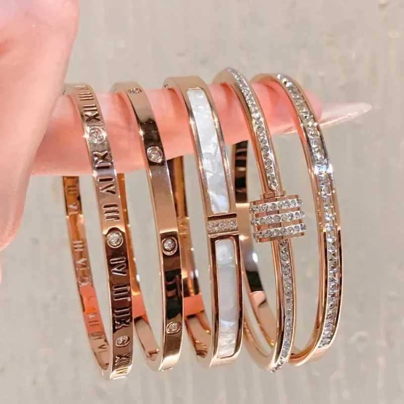 Titanium Steel Rose Gold Color Bangles for Women Girls Trend Waterproof Jewelry Luxury Sparkling Zircon Bangle M251217