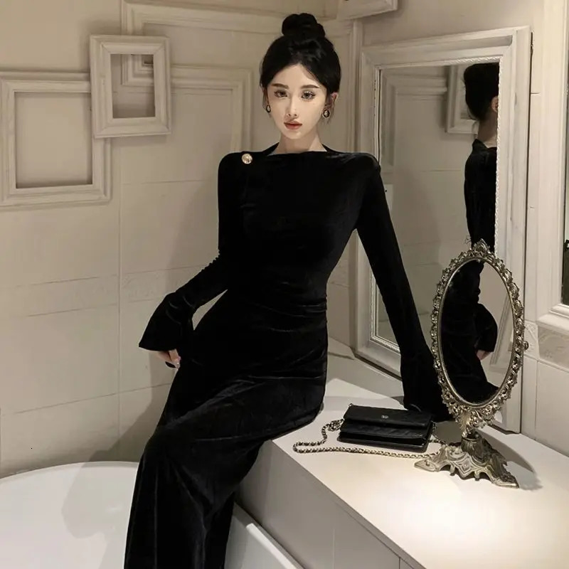 Internet Celebrity High-end Velvet Dress Light-mature Temperament High-waisted Slim Burgundy Fishtail Dress 251212