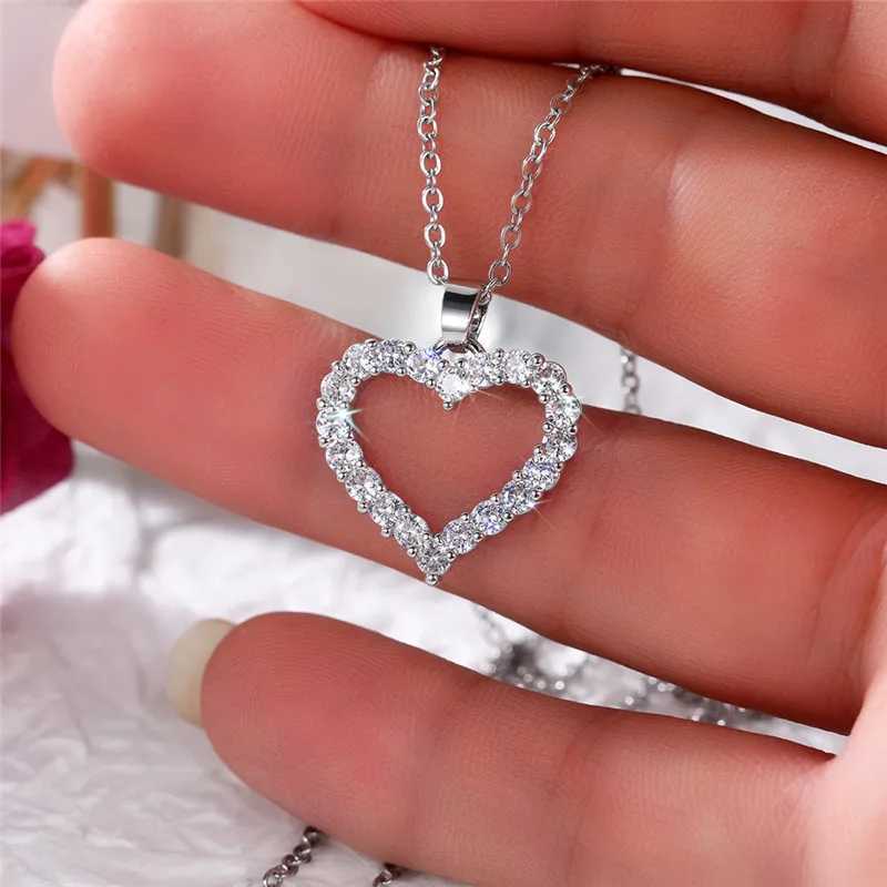 Huitan Bling Princess Heart Pendant Necklace Silver Color Romantic Wedding Engagement Necklaces Trendy Jewelry for Women G251217