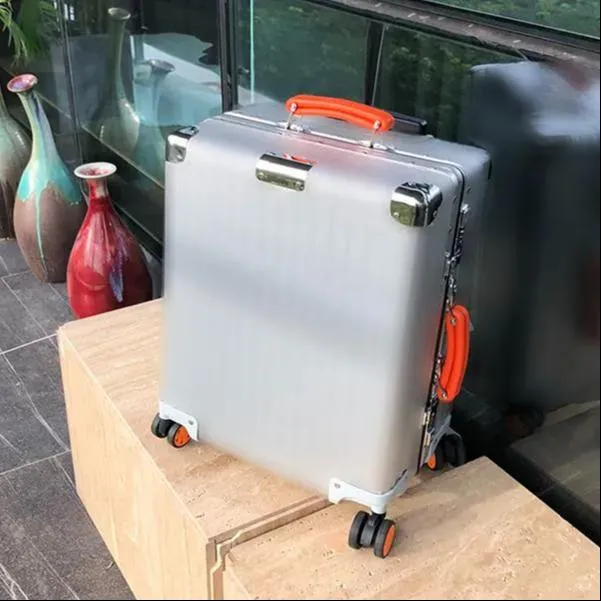 RMW metal Luggage Boarding Suitcases Rolling Designer retro Suitcase With Wheel Travel Lager Men Women Trolley case Combination Lock Luxury metal retro Luggage