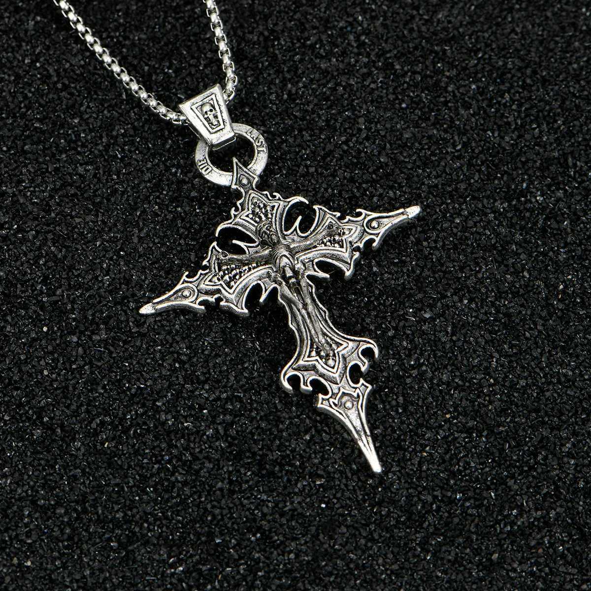 A Fashionable and Personalized Retro Gothic Nail Cross Skull Cross Pendant Necklace Halloween Necklace G251217
