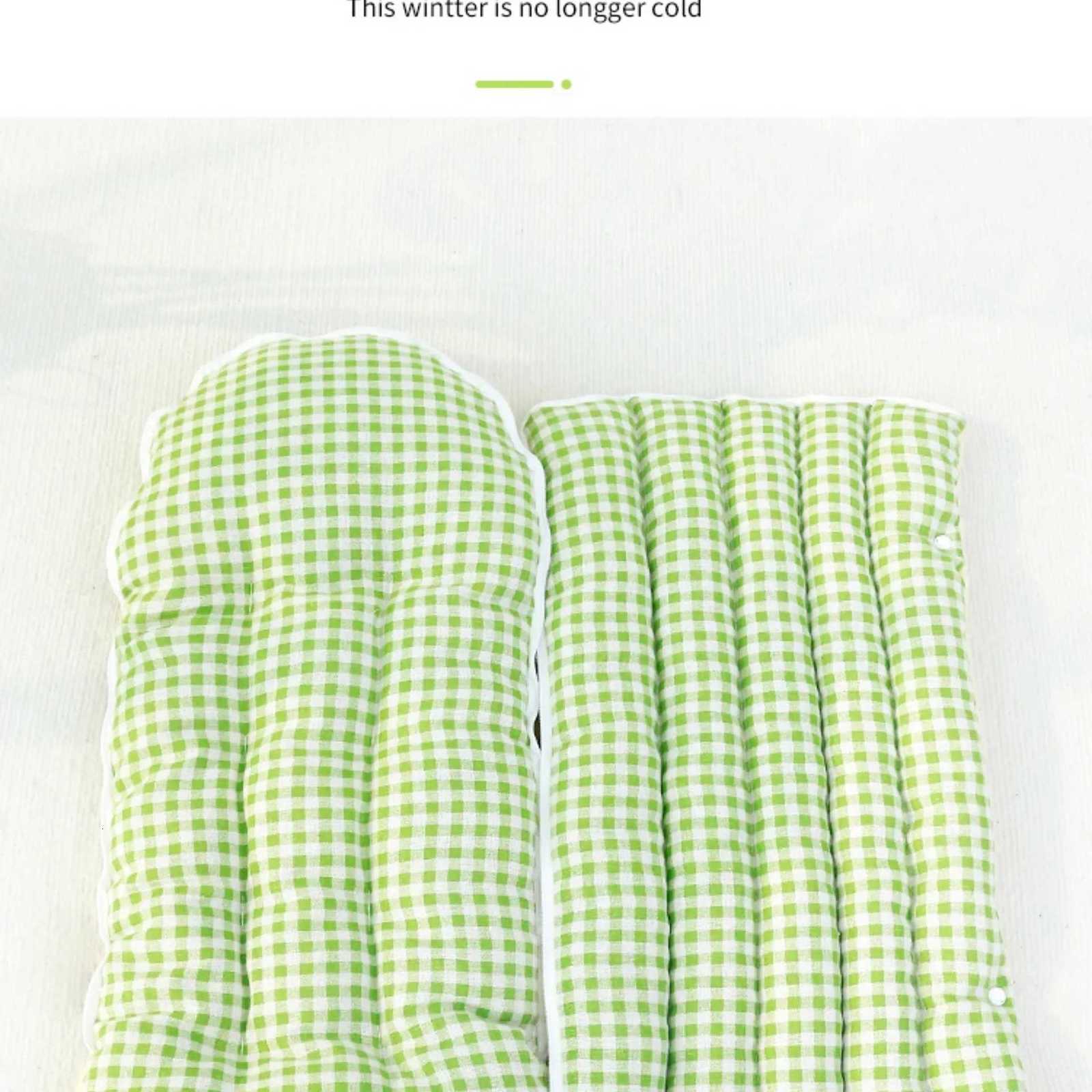 Checkered Cat House Winter Warm Enclosed Pet Bed for Cats and Small Dogs M251217