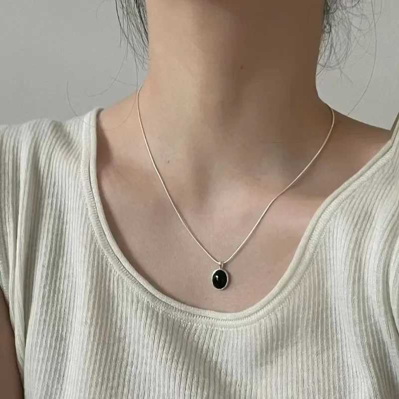 Simple Oval Aquamarine Moonstone Pendant Necklace for Women Girls Luxury Snake Chain Necklace Fashion Collar Jewelry Gifts G251217