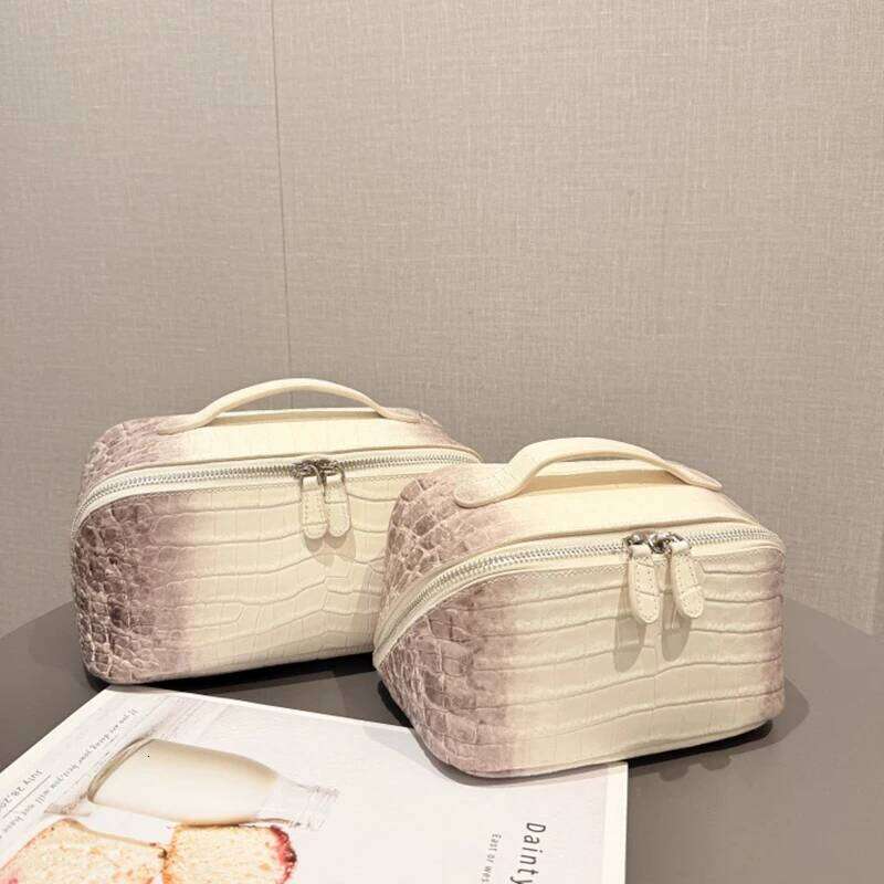 Genuine Leather Stone Makeup For Women New Himalayan Crocodile Pattern Cowhide Travel Toiletry Storage Cosmetic Bag St251217