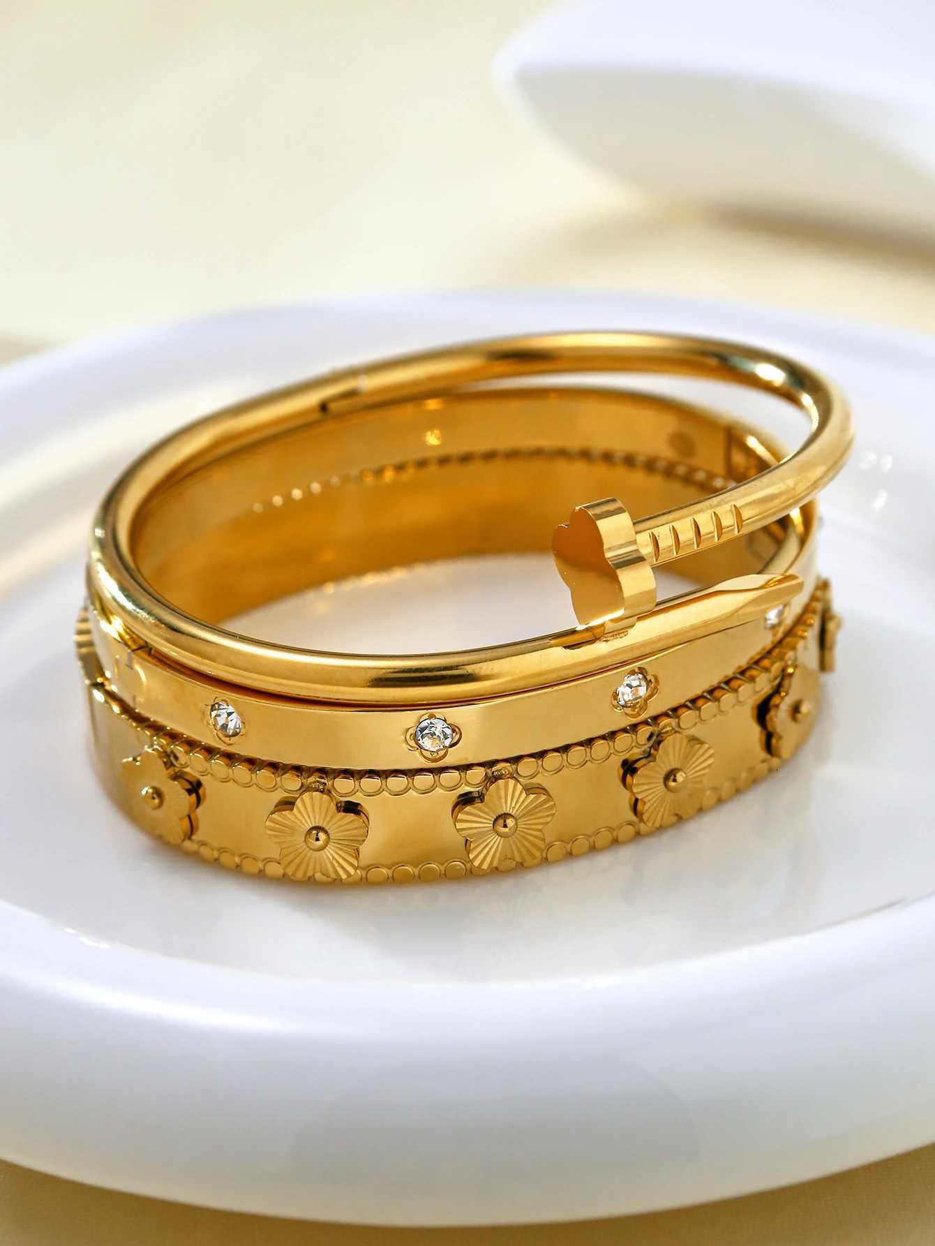 luxury Elegant Charm Fashion Vintage StainlESS Steel C r Studs Diamond-Set four- Flower Flower Female M251217