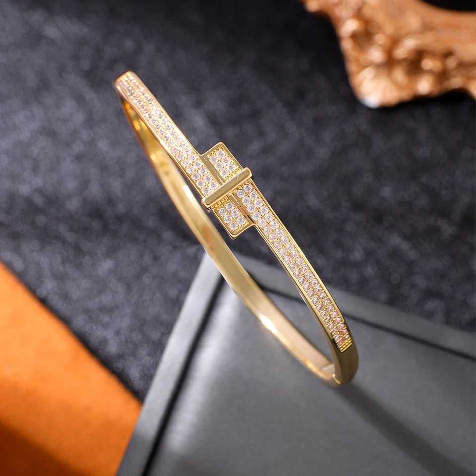 ZAKOL Brand Horizontal Bar Designed Micropaved Zirconia Bangles for Women New Fashion Banquet Party Jewelry M251217