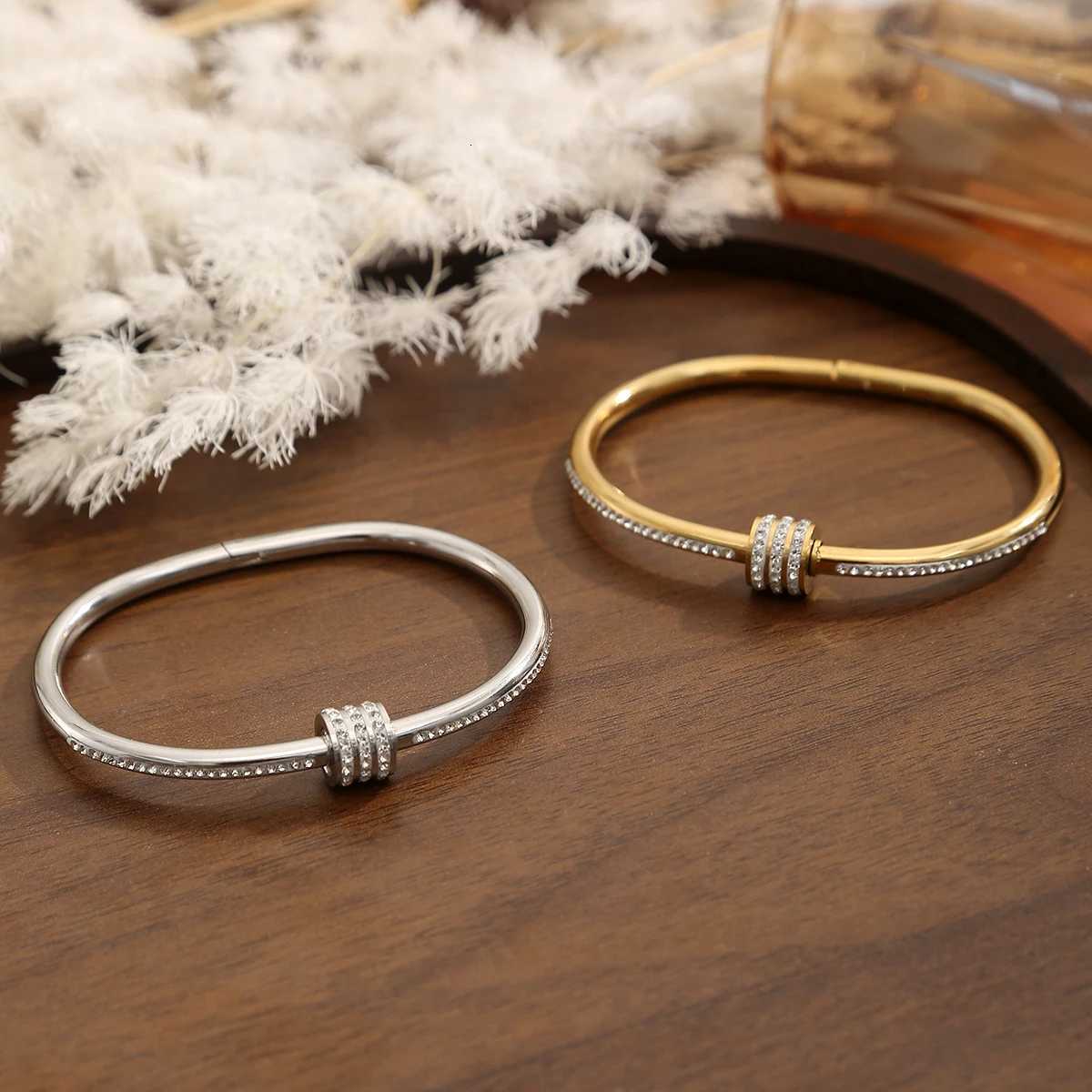 Classic Stainless Steel s For Womens Luxurious Charm 18K Gold-Plated Zirconia Wrist Jewelry Fashion Christmas Gifts M251217