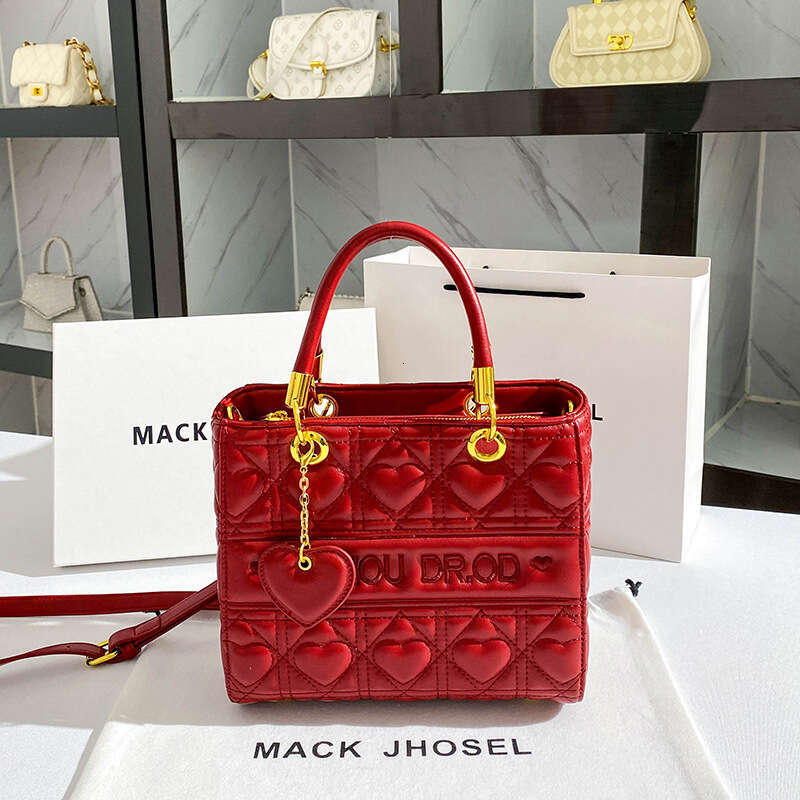 Dropshipping Trendy Red Bridal Wedding 2023 High-end Handbag with Pendant Princess Diana Bag Wholesale dh912061137JY