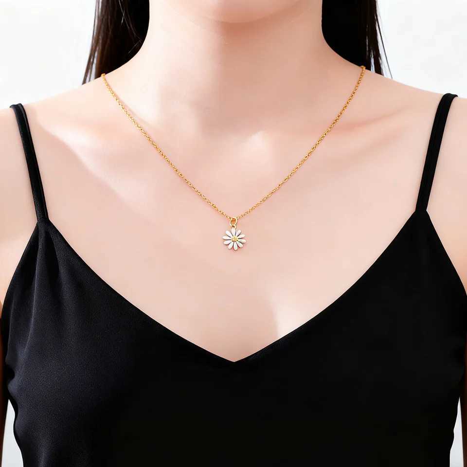 Cazador Plumeria Daisy Mini Flower Necklaces for Women Stainless Steel Gold Color Jewelry Chain Necklace 2025 Trend G251217