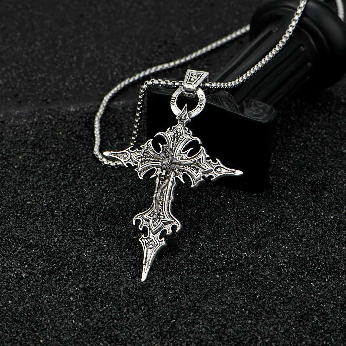 A Fashionable and Personalized Retro Gothic Nail Cross Skull Cross Pendant Necklace Halloween Necklace G251217