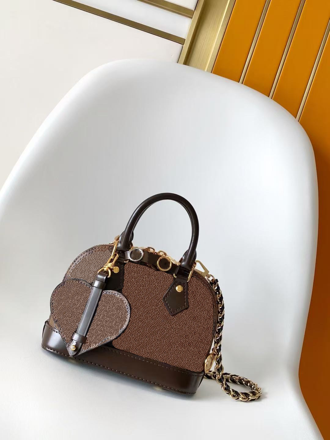 High-quality luxury fashion designer handbag, women's classic luxury cowhide handle shell bag, simple cross-body bag handbag