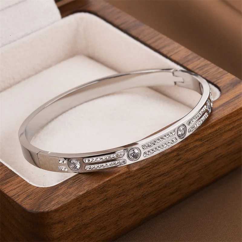 luxury big brand fashionable Titanium steel s with rhinestone non fading in stock wholesale M251217