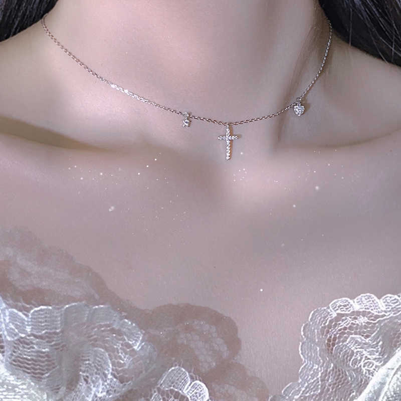 Fashion 18K Gold Plated Heart Cross Necklace Shiny Zircon Jesus Cross Pendant Religious Faith Accessories Wholesale designer necklace diamond jewelry 