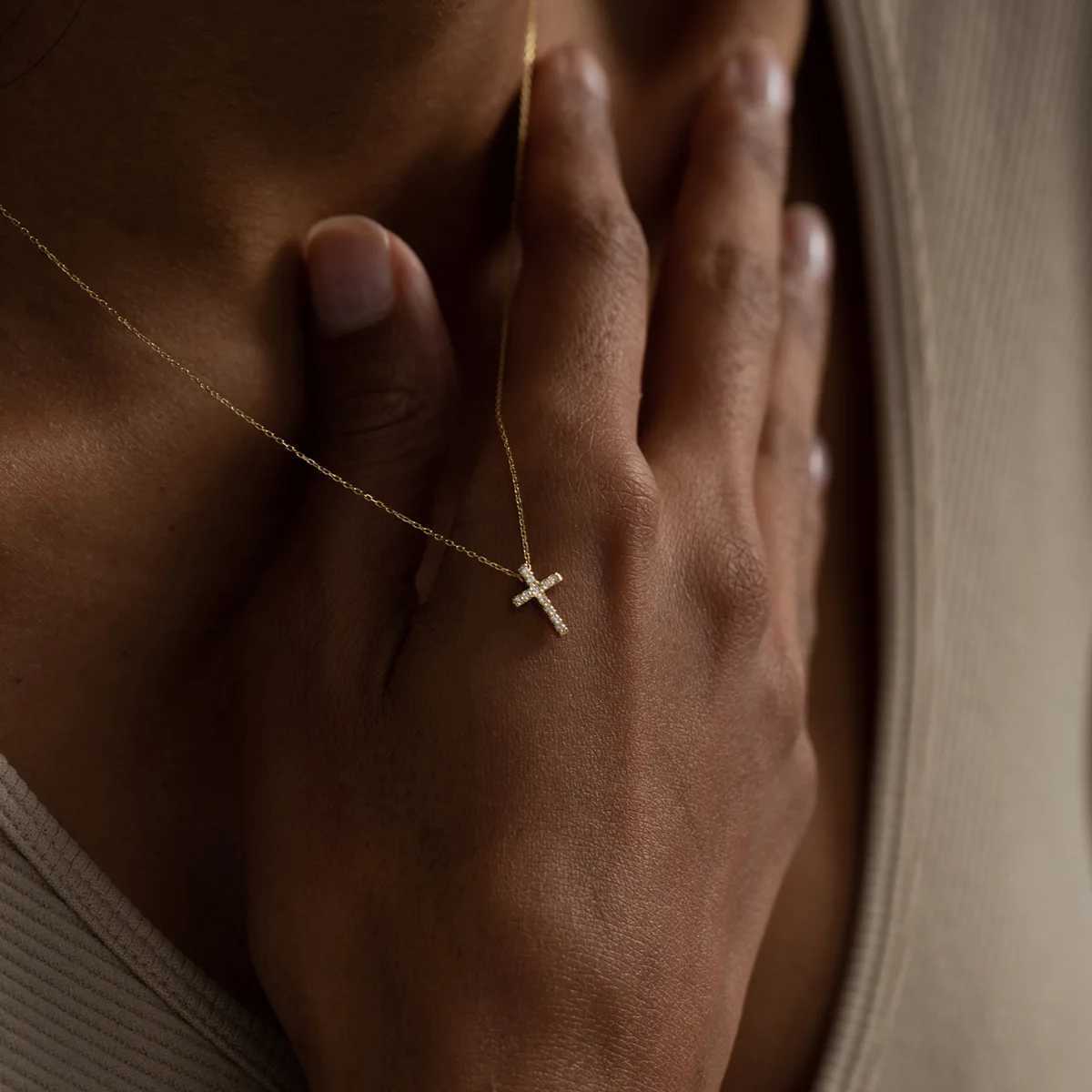 Cross Necklace for Women 18K Gold Plated Cross Choker Pendant Non Tarnish Waterproof Trendy Cute Simple Small Necklace G251217