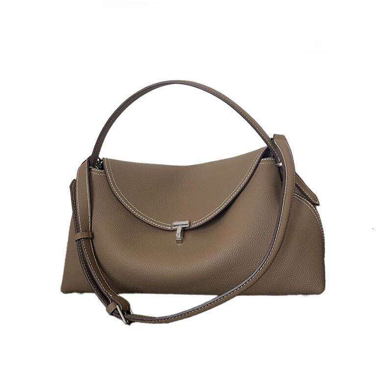 High Quality Messenger New Large Capacity Fashion Light Luxury Niche Cowhide One Shoulder Commuter Female Bag