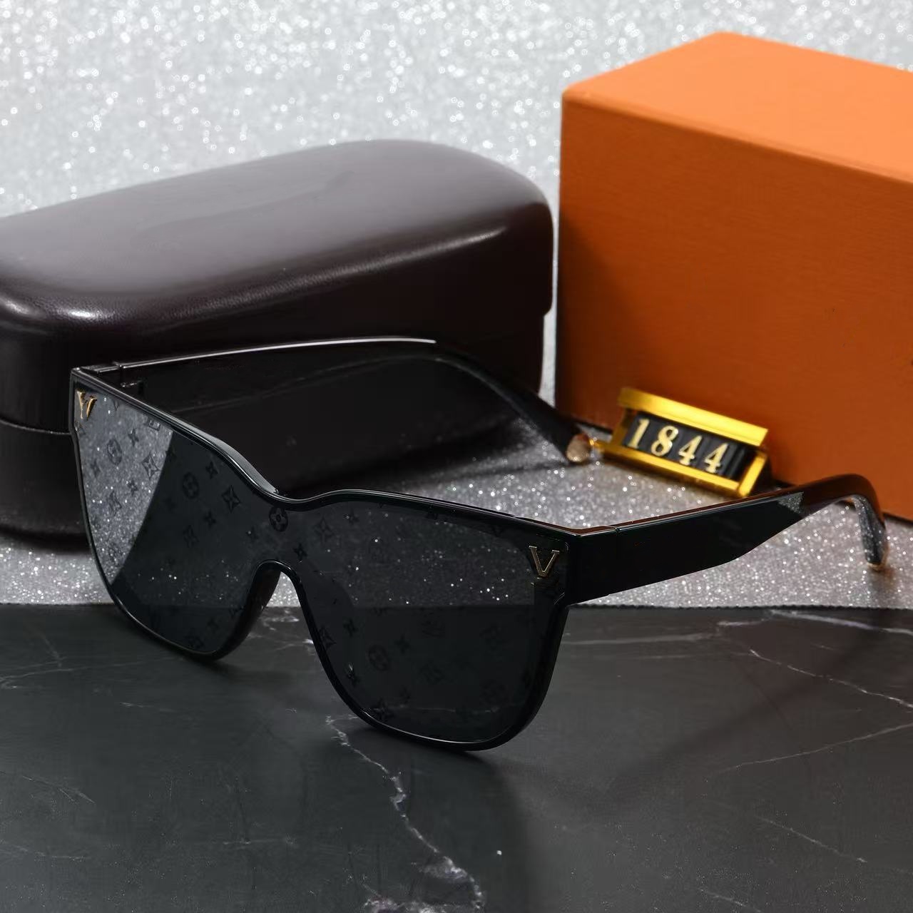 2026 Luxury Designer Sunglasses Men For Women Classic Eyeglasses Beach Shading polarized UV400 protection Glasses With Box Case 1844