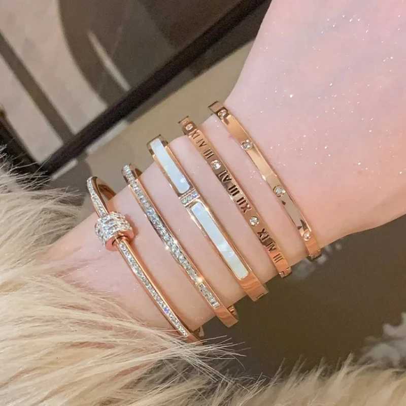 Titanium Steel Rose Gold Color Bangles for Women Girls Trend Waterproof Jewelry Luxury Sparkling Zircon Bangle M251217