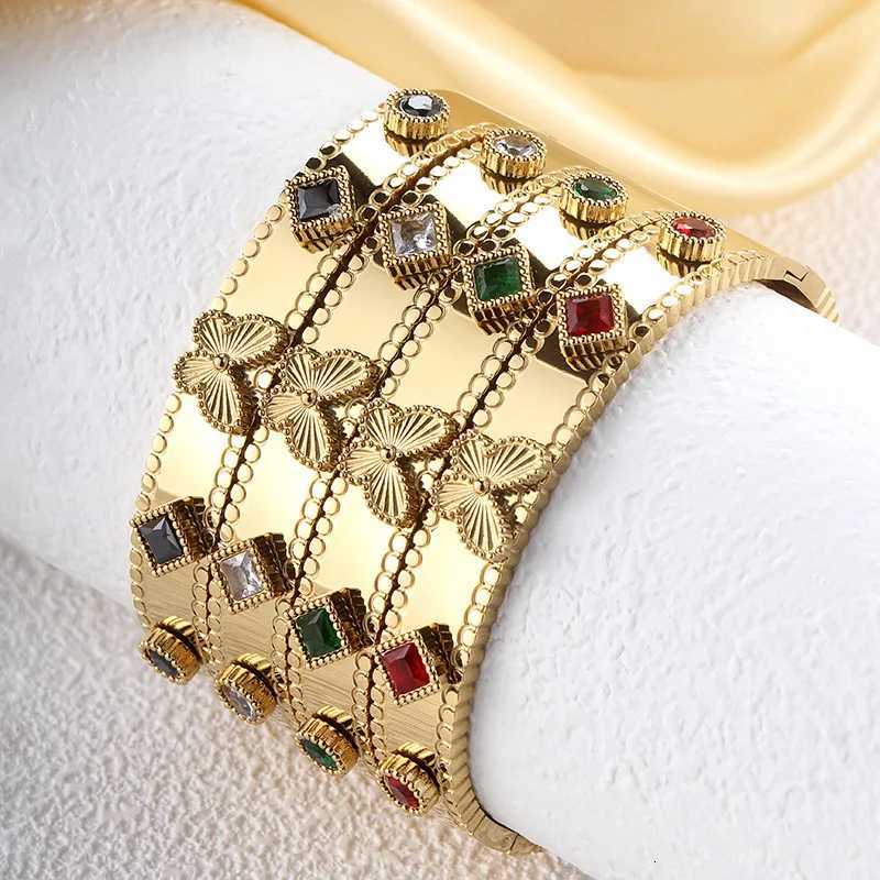 Yupsk Luxury Stainless Steel Three-dimensional Butterfly Flower for Women Vintage Golden Versatile Daily Jewelry M251217