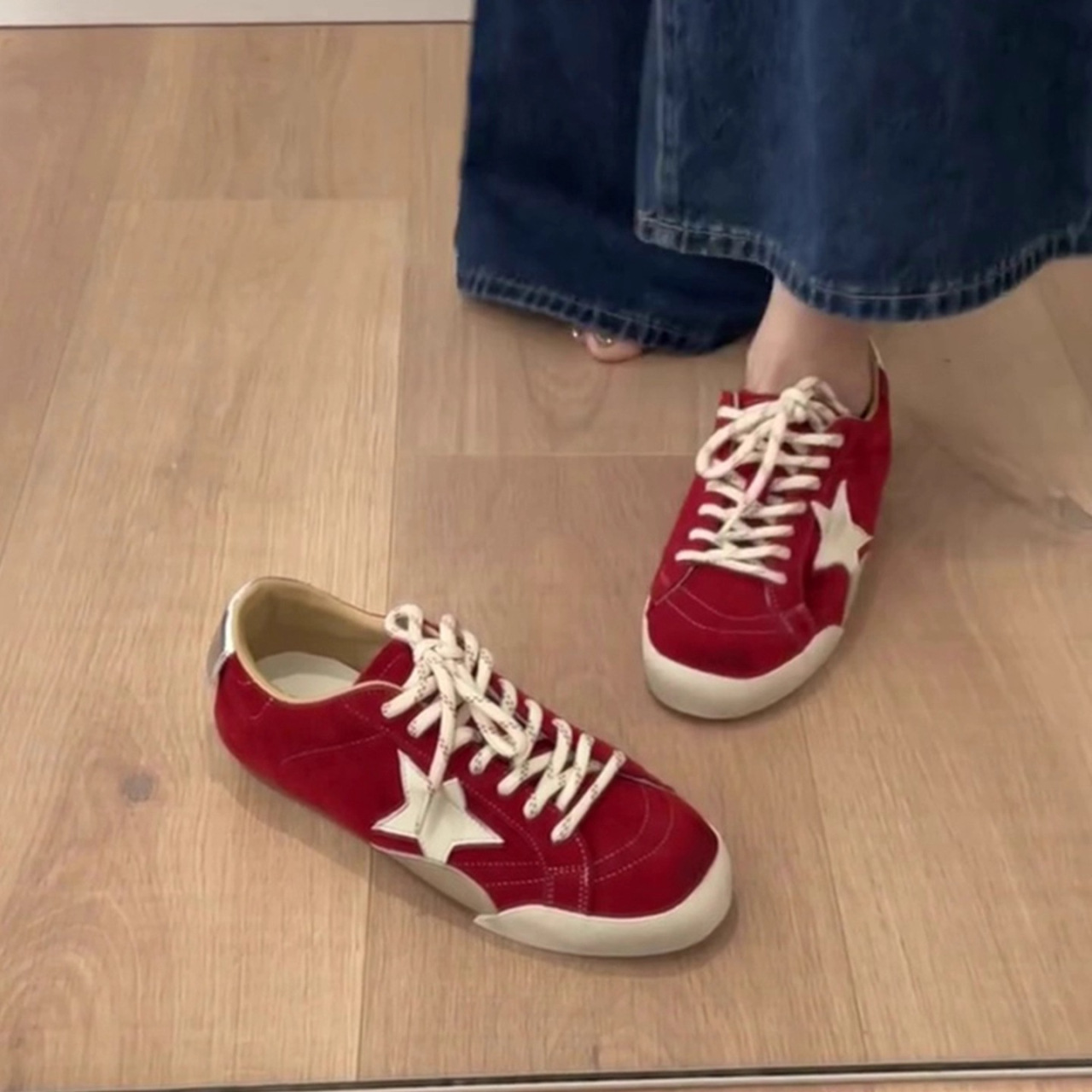 free shipping Fashionable minimalist shoes star shoes women soft leather retro versatile soft sole casual white shoes