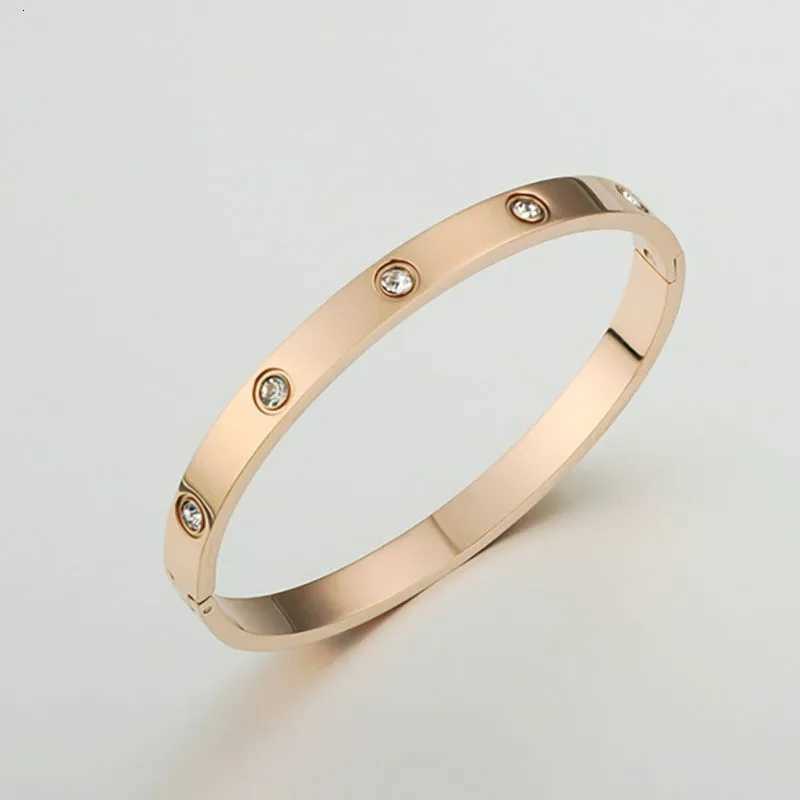 Mens Fashion Sparkling Bangle luxury Gold Light Luxury Ins Hand Jewelry Gift for Women Men M251217