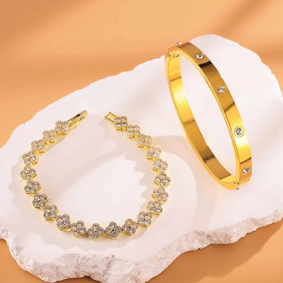 luxury Colorful Shiny Zircon Five- Flower Stacked Bangles High Quality 18K Gold-plated Stainless Steel Jewelry Gift M251217