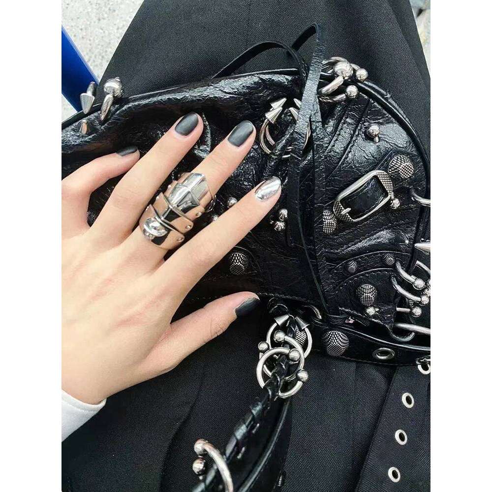 New Women S Fashion Shoulder European Vintage Style Cropped Studded Motorcycle Bag Soft Material Crossbody Design - view 5