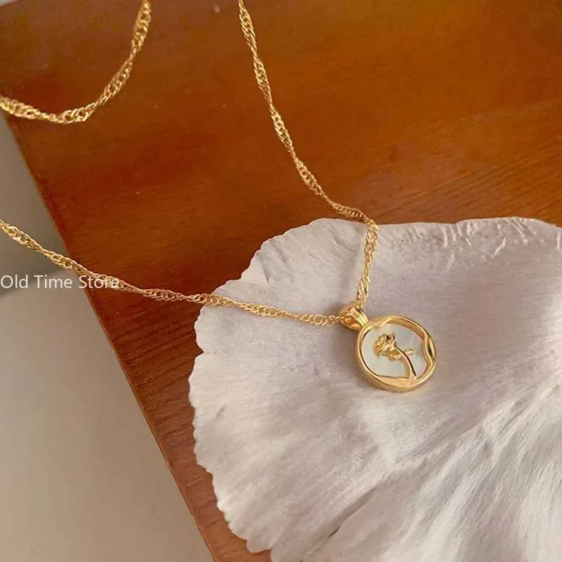 New Irregular Round Shell Metal Rose Pendant Stainless Steel Necklace for Womens Vintage Clavicle Chain Party Luxury Jewelry G251217