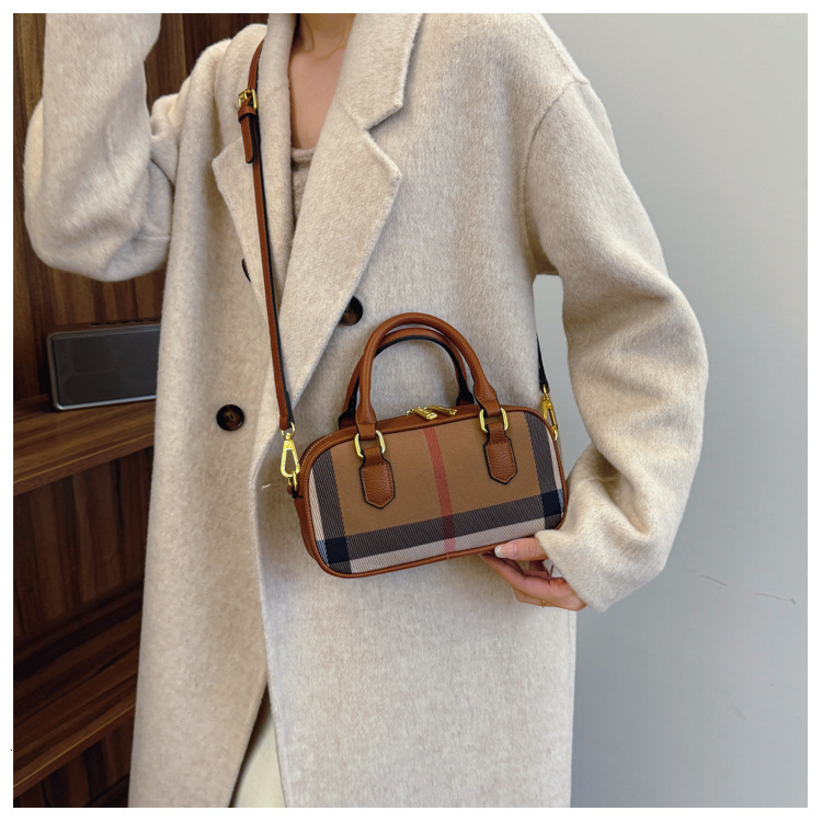 Luxury Brand Designer Hand Bag Fashion Free Shipping Exclusive Women's Bag 2025 New Fashion Women's Single Shoulder Crossbody Bag High-End B