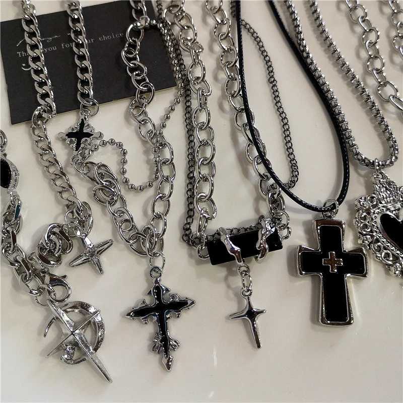 Punk Rock Black Heart Cross Pendant Chain Necklace For Men Women Cool Hip Hop Street Vintage 90s Y2K Grunge Goth Accessories G251217