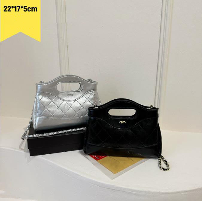 Designer bag high-quality chain bag vintage hand-held tote bag shaped fashionable versatile single-shoulder crossbody bag Cosmetic Bags