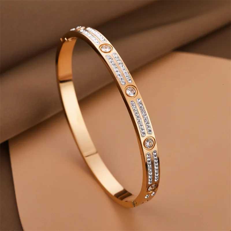 luxury big brand fashionable Titanium steel s with rhinestone non fading in stock wholesale M251217