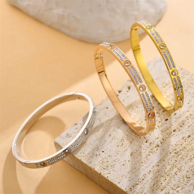 luxury big brand fashionable Titanium steel s with rhinestone non fading in stock wholesale M251217