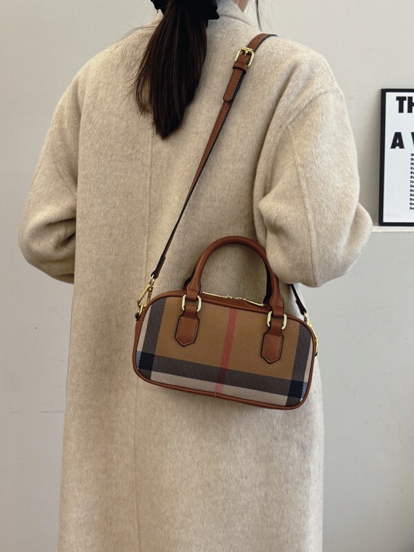 Luxury Brand Designer Hand Bag Fashion Free Shipping Exclusive Women's Bag 2025 New Fashion Women's Single Shoulder Crossbody Bag High-End B