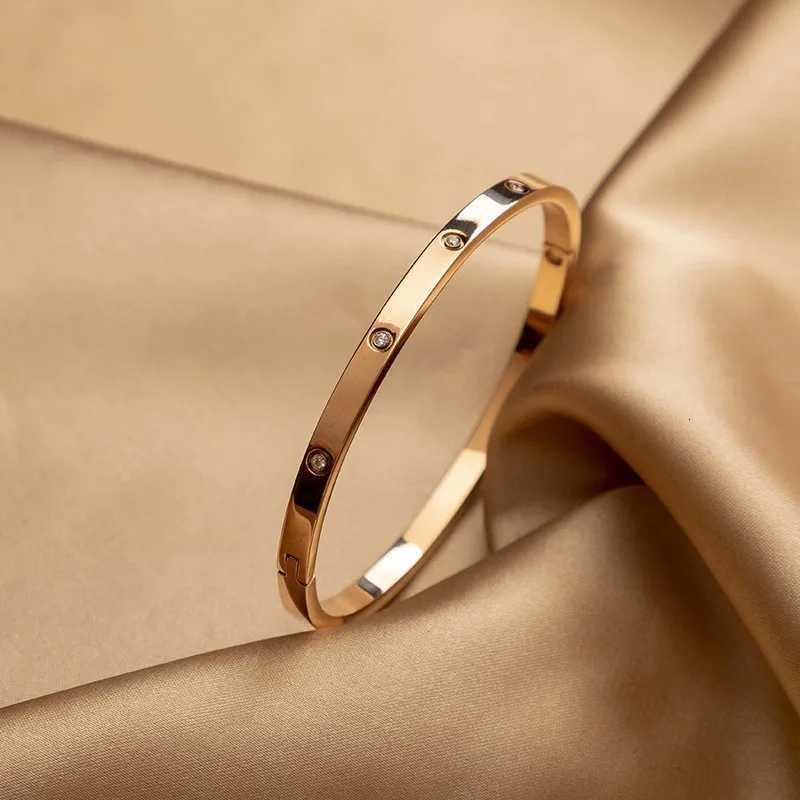 Mens Fashion Sparkling Bangle luxury Gold Light Luxury Ins Hand Jewelry Gift for Women Men M251217