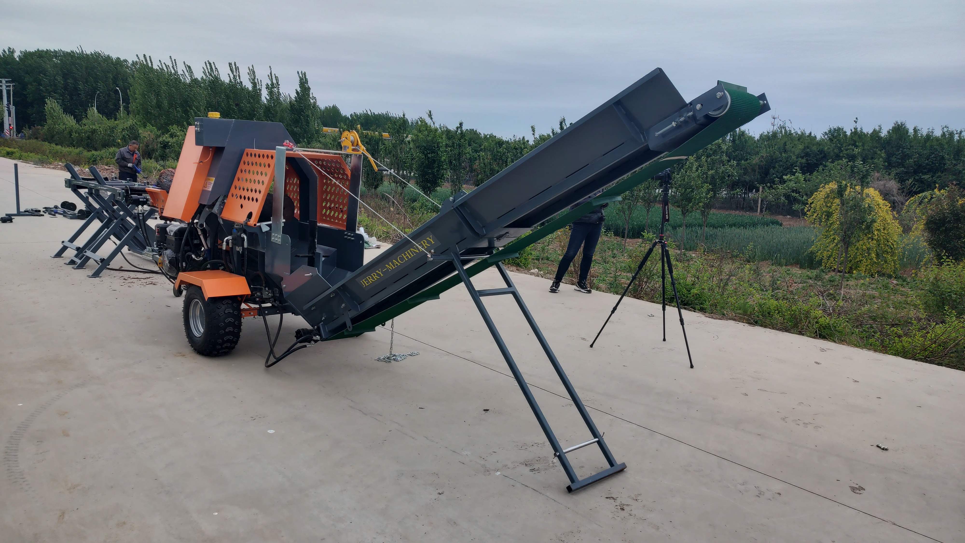 30-Ton Heavy-Duty Log Splitter & Firewood Processor - Industrial Wood Cutting Machine