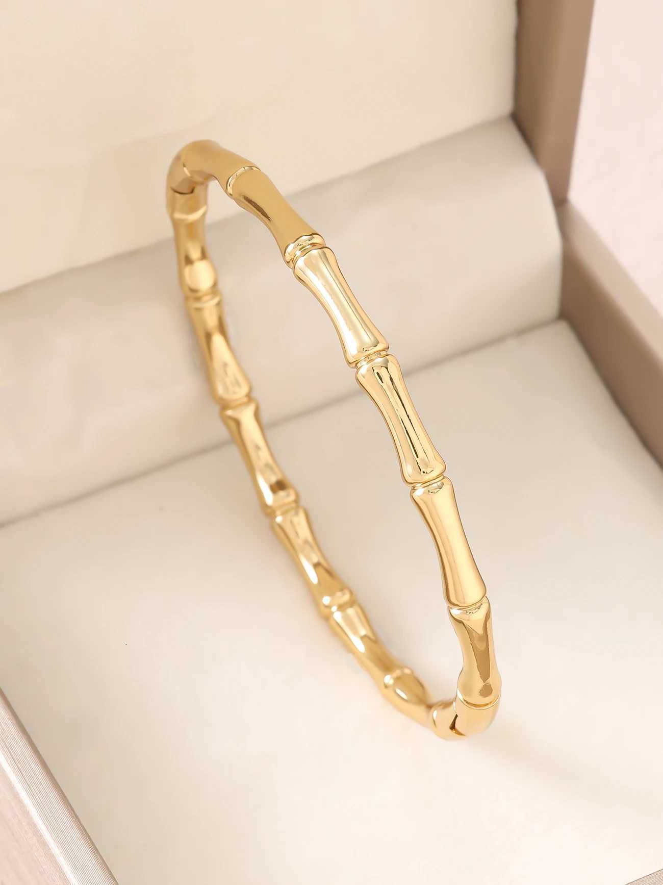 luxury 18K Gold Plated Stainless Steel Stackable With Chain And Design Fashion Style For Women Suitable For Casua M251217