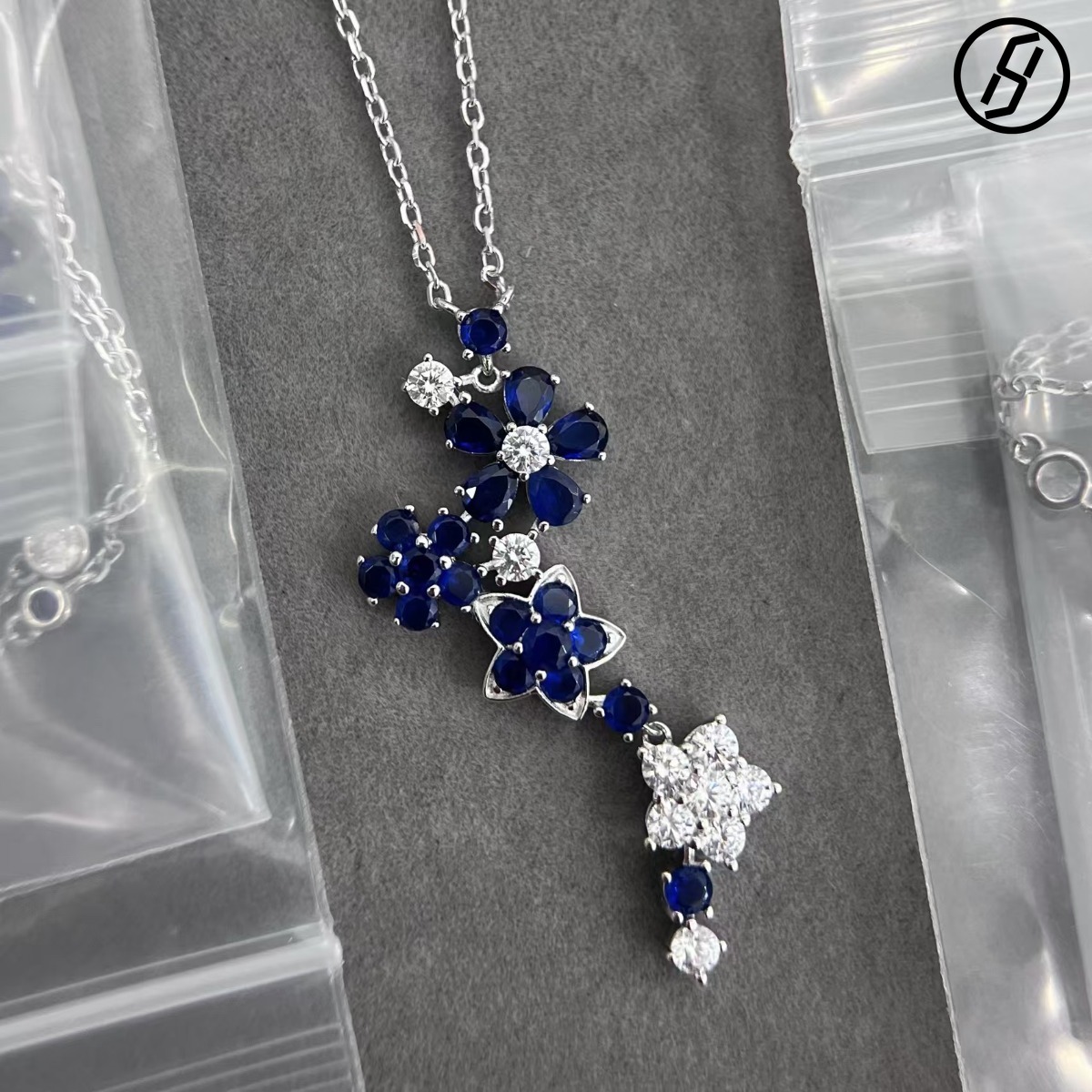 V-Gold Fadeless Midsummer Night's Dream Necklace Earrings Inlaid Colored Diamond Plum Blossom Necklace 4-leaf Clover Necklace Original Jewelry Designer Necklace