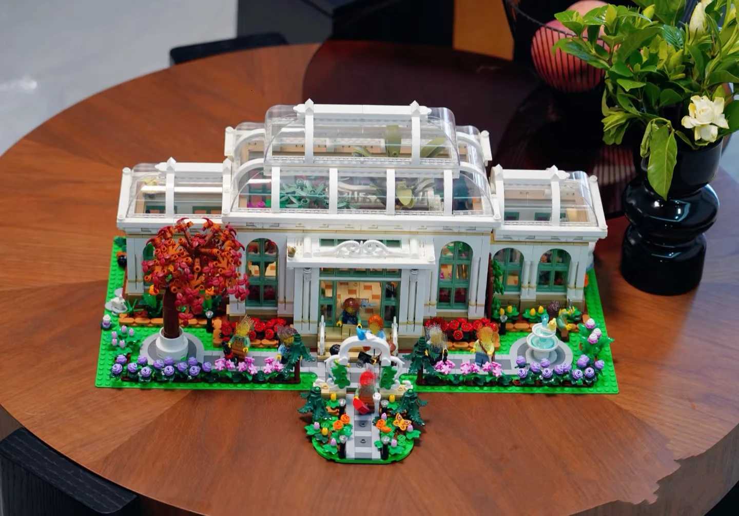 3792 Particles 2025 New Model Botanical Garden Building Blocks Compatible with 21353 Childrens Toys Birthday Gift X251216