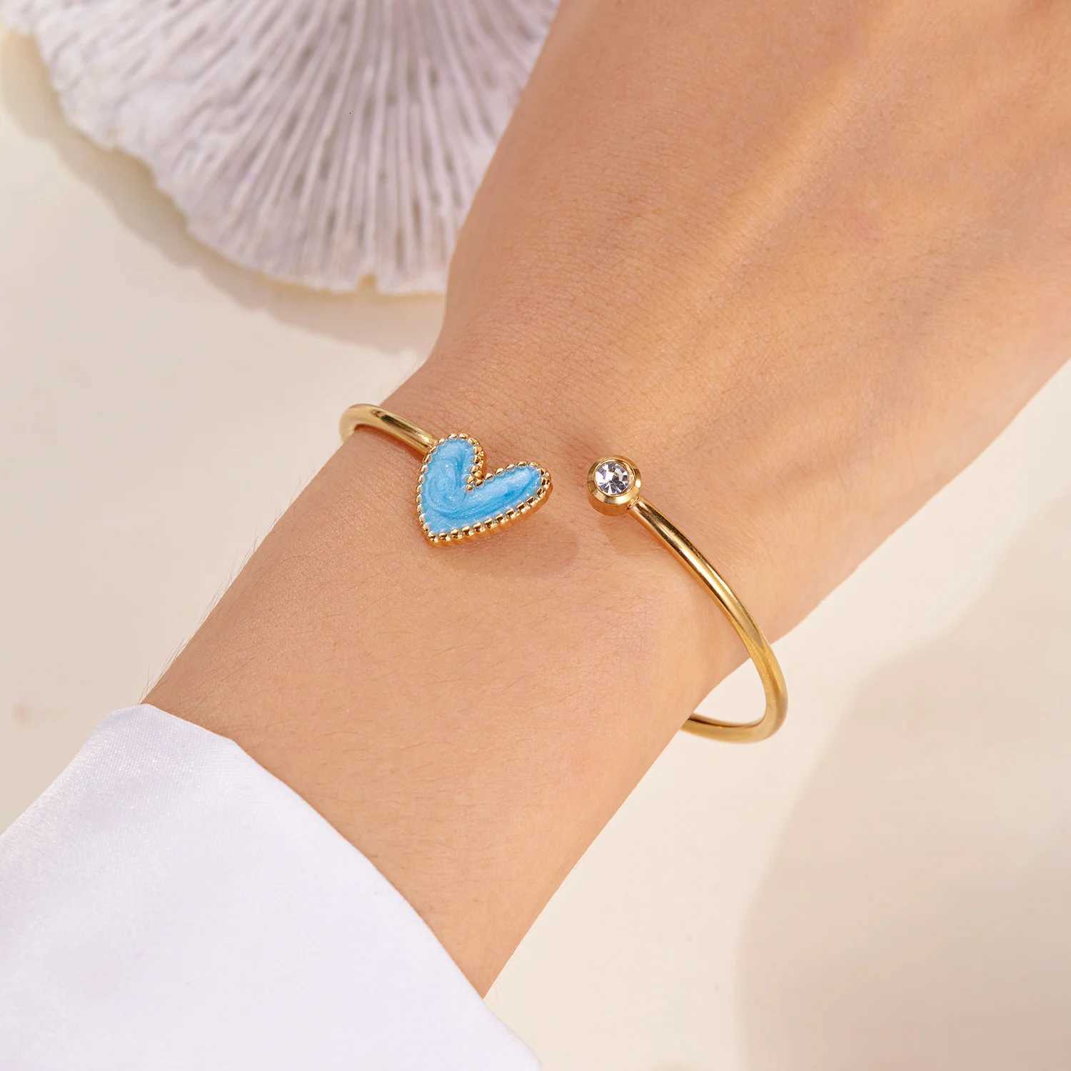 Stainless Steel Heart Shape Open For Women Gold Plated Crystal Zircon Exquisite Open Bangle Waterproof Jewelry M251217