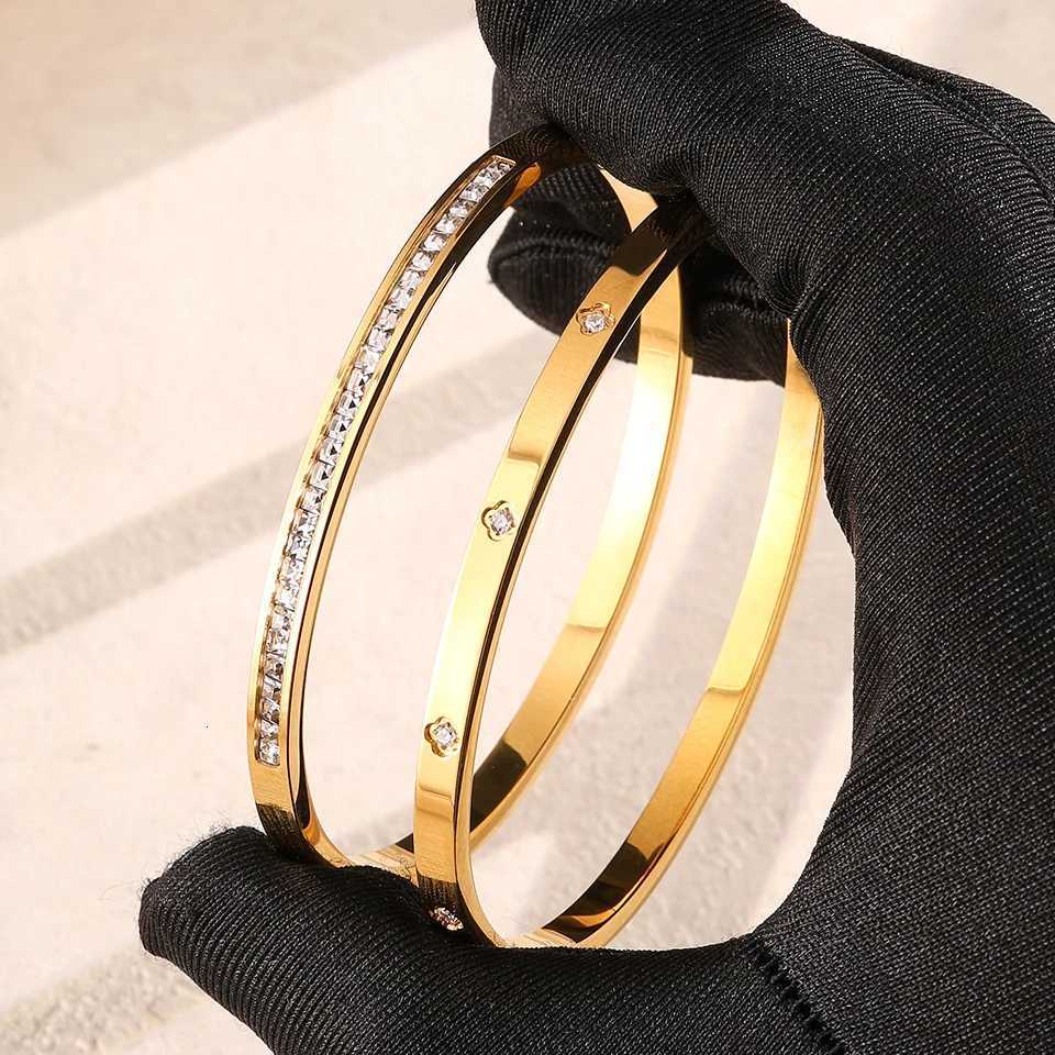 ZAKOL 2Pcs Shiny Zircon Stainless Steel s Set Fashion Jewelry for Couples Exquisite Valentines Day Jewelry Gift M251217