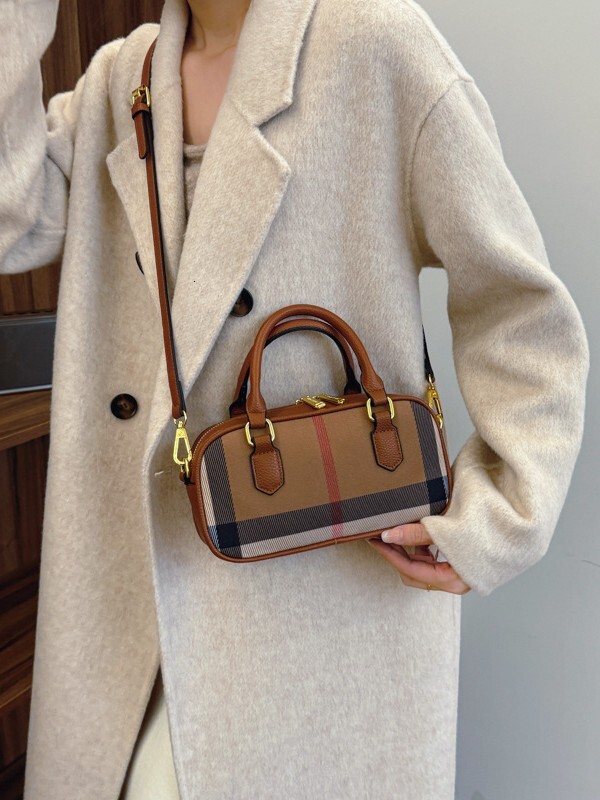 Luxury Brand Designer Hand Bag Fashion Free Shipping Exclusive Women's Bag 2025 New Fashion Women's Single Shoulder Crossbody Bag High-End B