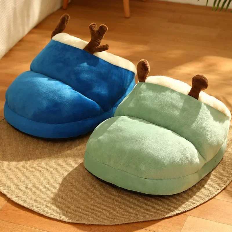Cute Slippers Shaped Dog Bed Cat Sleep Bag Foldable Washable Pet Bed Warm Small Dog Kennel Breathable Dog House Pet Suppies M251217