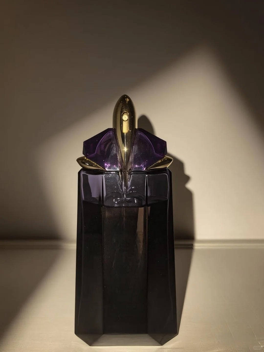 Sensual ANGEL Perfume Appeal Meets Timeless Charm Discover MUGLER ANGEL NOVA Female Signature Perfume Featuring Subtle Hints of Woodsy Elements
