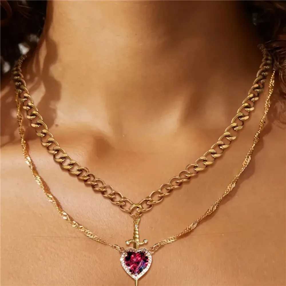 2Pcs Gothic Punk Sword Heart Creative Couple Necklace for Women Men Lovers Sparkling Heart Pendant Jewelry Accessories Gifts G251217