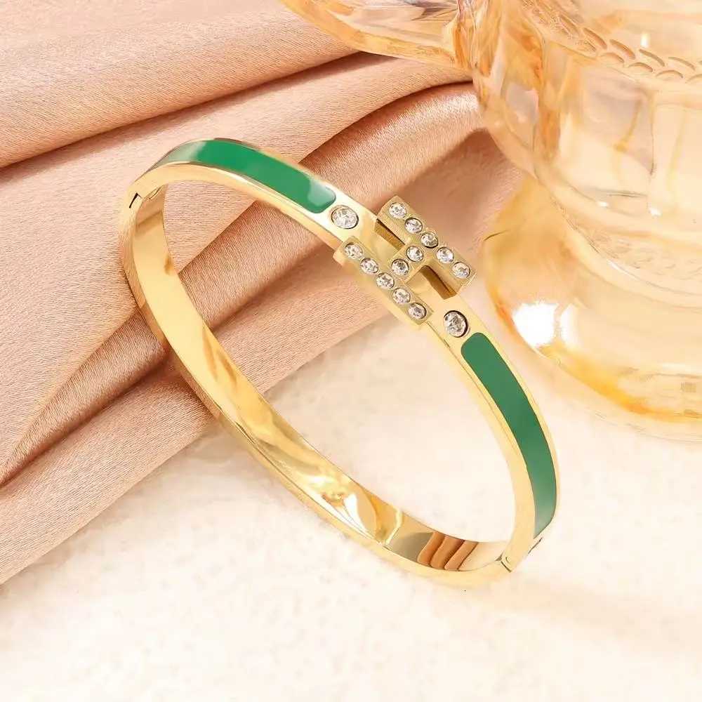 Light luxury high-end titanium steel with letter H fashionable and versatile for women M251217