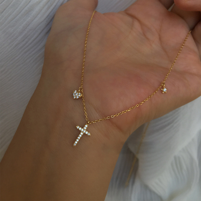 Fashion 18K Gold Plated Heart Cross Necklace Shiny Zircon Jesus Cross Pendant Religious Faith Accessories Wholesale designer necklace diamond jewelry 