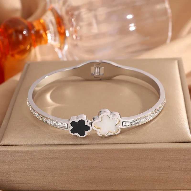 Gold/Silver luxury Stainless Steel Double Flower Plum Blossom Open Bangle Temperament for Woman Girl Hip Hop Party Jewelry C r Gift M251217