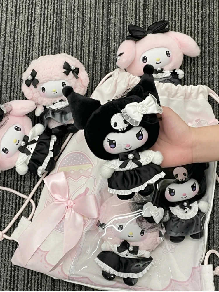Sanrio Genuine Blind Box Family Sisters Group Wear Series Enamel Mystery Box Bag Pendant Kuromi Pochacco Doll Surprise Gift Toys H251217